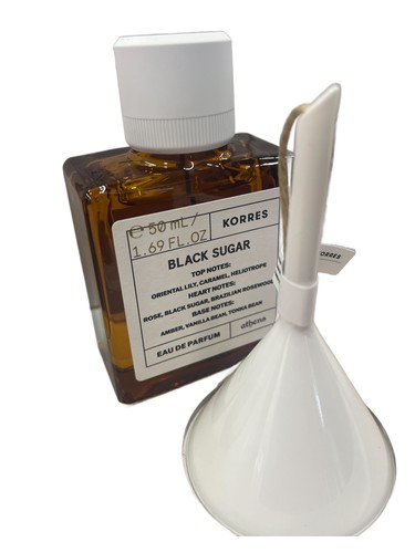 Frasco de Black Sugar Eau de Parfum, de Korres