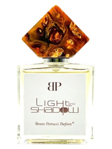 Frasco de Light and Shadow, de Bruno Perrucci Parfums