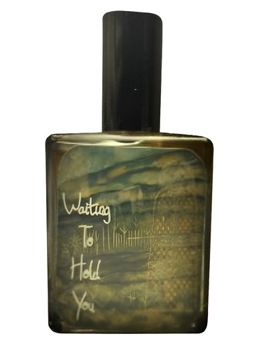 Frasco de Waiting to Hold You, de Phronema Perfumes