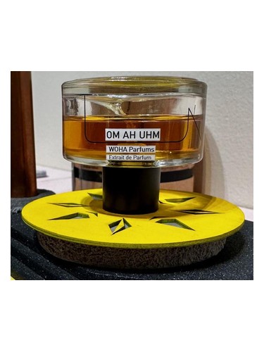 Frasco de Om Ah Uhm — Woha Parfums