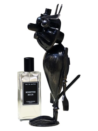 Frasco de Monstre Noir, de Voskanian Parfums