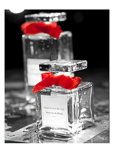 Frasco de Le Pret-a-Parfumer Couture Yang: Woody Aromatic, de Stéphanie de Bruijn - Parfum sur Mesure