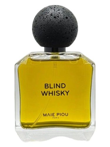 Frasco de Blind whisky, de Maie Piou