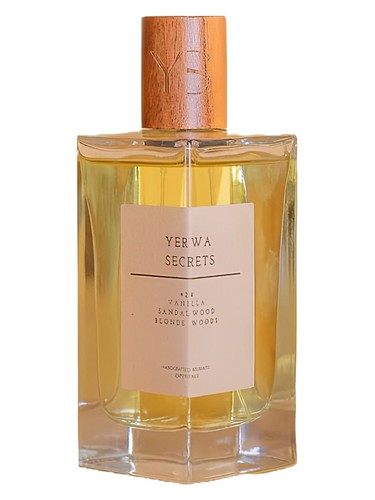 Frasco de #24 Vanilla Sandalwood Blonde Woods, de Yerwa Secrets
