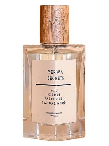 Frasco de #50 Citrus Patchouli Sandalwood, de Yerwa Secrets