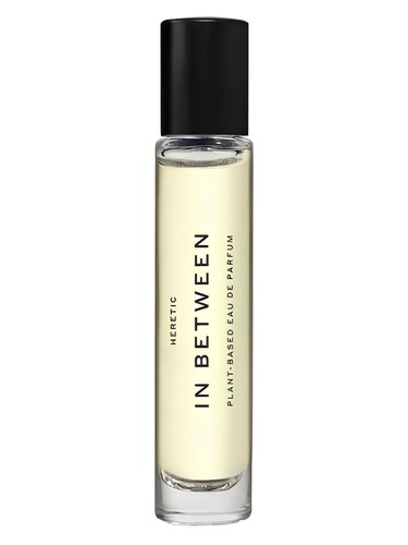Frasco de In Between, de Heretic Parfum