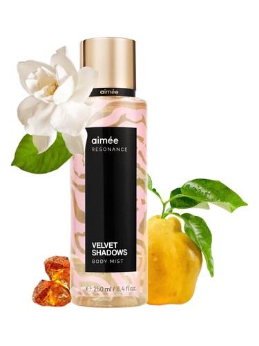 Frasco de Velvet Shadows Body Mist, de Aimée