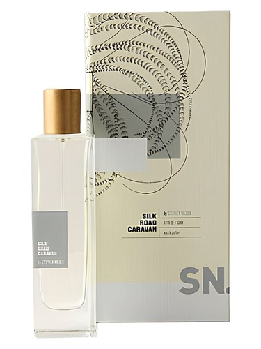 Frasco de A Rather Novel Collection Silk Road Caravan by Stephen Nilsen, de Anthropologie