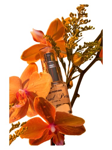 Frasco de Ambered Petal, de Matteo Parfums