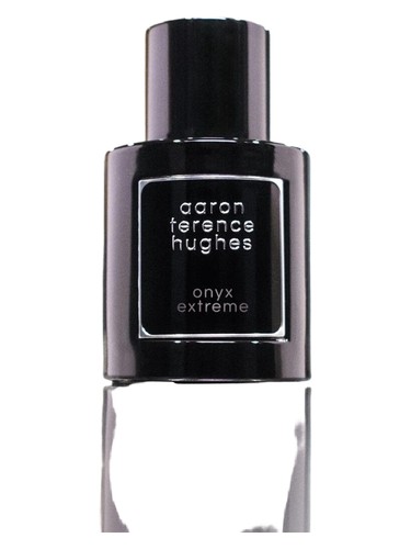 Frasco de Onyx Extreme, de Aaron Terence Hughes