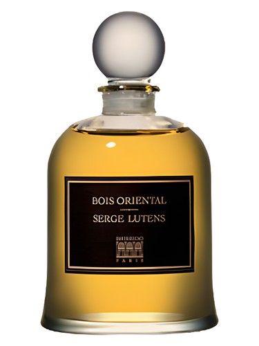 Frasco de Bois Oriental, de Serge Lutens
