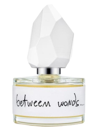 Frasco de Between Words..., de yDe