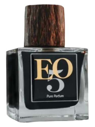Frasco de No5, de Ensar Oud