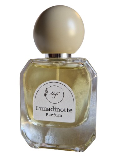Frasco de Lunadinotte, de Dedé Arte Profumata