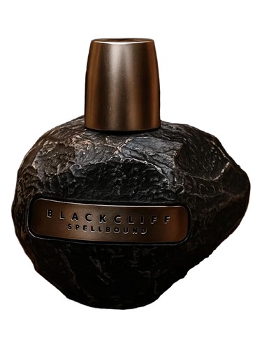 Frasco de Spellbound, de Blackcliff Parfums