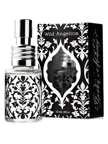 Frasco de Wild Angelica Petite Cologne, de Thymes