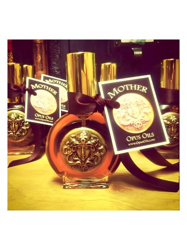 Frasco de Mother, de Opus Oils
