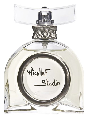 Frasco de Steel Water, de M. Micallef