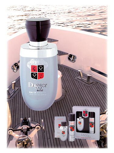Frasco de Dagger Metal, de Dina Cosmetics