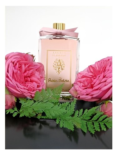 Frasco de Rose Poudree, de Angela Flanders