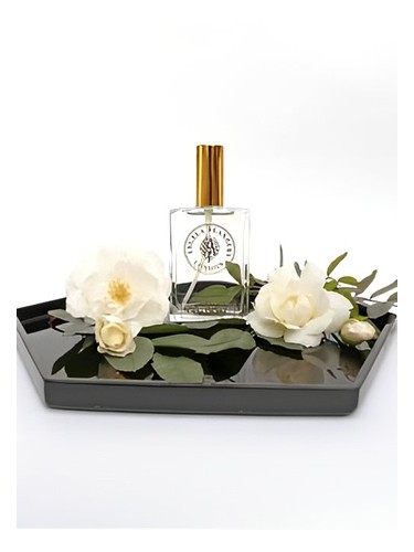 Frasco de White Roses, de Angela Flanders