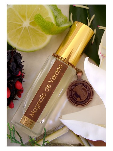 Frasco de Magnolio de Verano, de The Exotic Island Perfumer