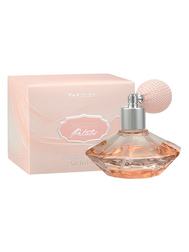 Frasco de Precious Petals, de Yardley