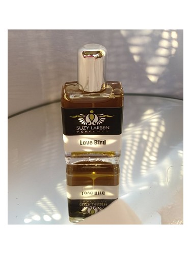 Frasco de Love Bird, de Suzy Larsen Perfumes