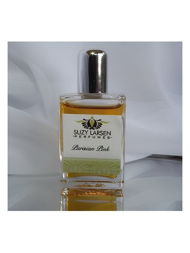 Frasco de Parisian Pink, de Suzy Larsen Perfumes