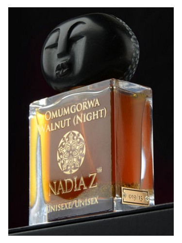 Frasco de Omumgorwa Walnut Night, de Nadia Z