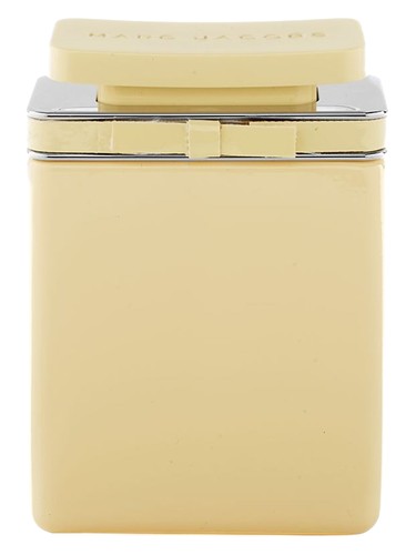Frasco de Marc Jacobs Perfume Essence, de Marc Jacobs