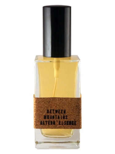 Frasco de Between Mountains, de Altern Essence Perfume