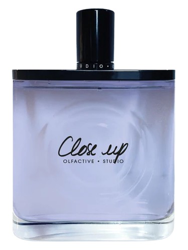 Frasco de Close Up, de Olfactive Studio