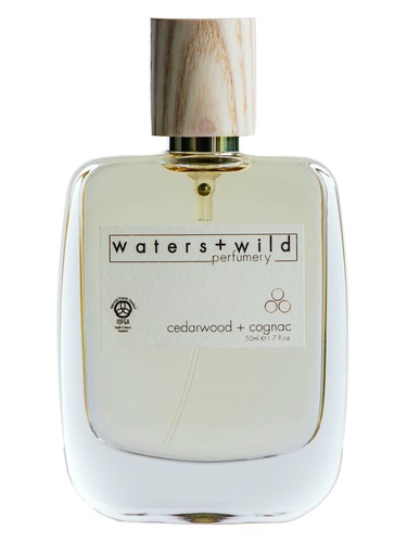 Frasco de Cedarwood + Cognac, de Waters + Wild Perfumery