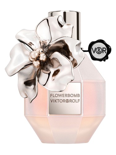 Frasco de Flowerbomb Pearl Pink Limited Edition, de Viktor&Rolf