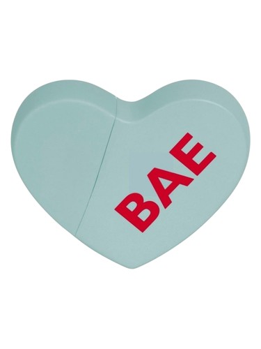 Frasco de BAE, de KKW Fragrance