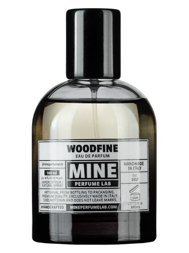 Frasco de Woodfine, de Mine Perfume Lab