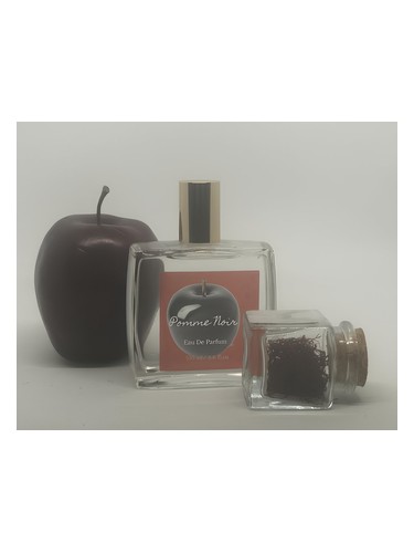 Frasco de Pomme Noir, de Ganache Parfums