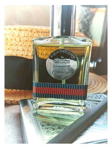 Frasco de Le Canotier, de Rogue Perfumery