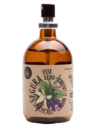Frasco de Patchouli, Cumaru e Lavanda, de Lola Cosmetics