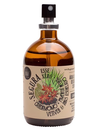 Frasco de Cardamomo, Pimenta Negra, Vetiver e Anis Estrelado, de Lola Cosmetics