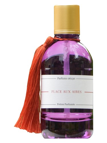 Frasco de Place Aux Aires, de Parfums 06130