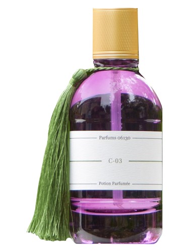 Frasco de C-03, de Parfums 06130