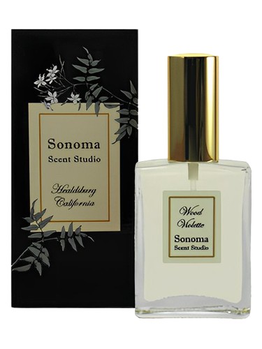 Frasco de Wood Violet, de Sonoma Scent Studio