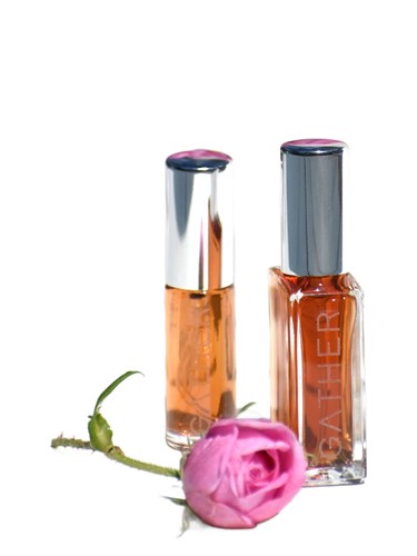 Frasco de Rainwater Rose, de Gather Perfume