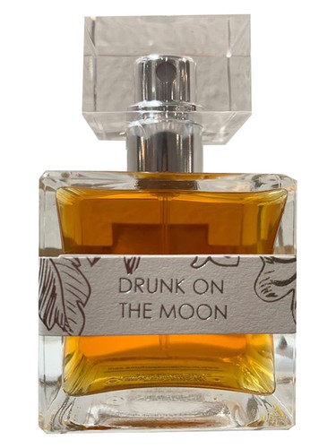 Frasco de Drunk On The Moon, de Providence Perfume Co.