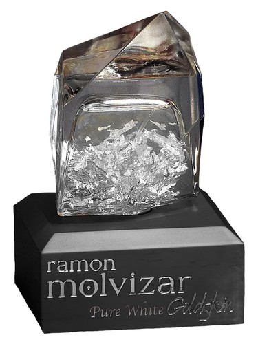 Frasco de Pure White Goldskin, de Ramon Molvizar