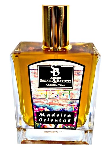 Frasco de Madeira Oriental, de Atelier Segall & Barutti