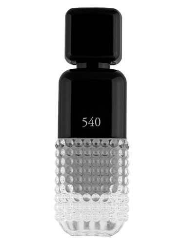 Frasco de 540, de Sahar Al Sharq Perfumes