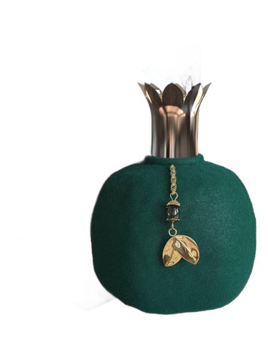 Frasco de Yalda Maah Moon, de Aqua Perfume Atelier